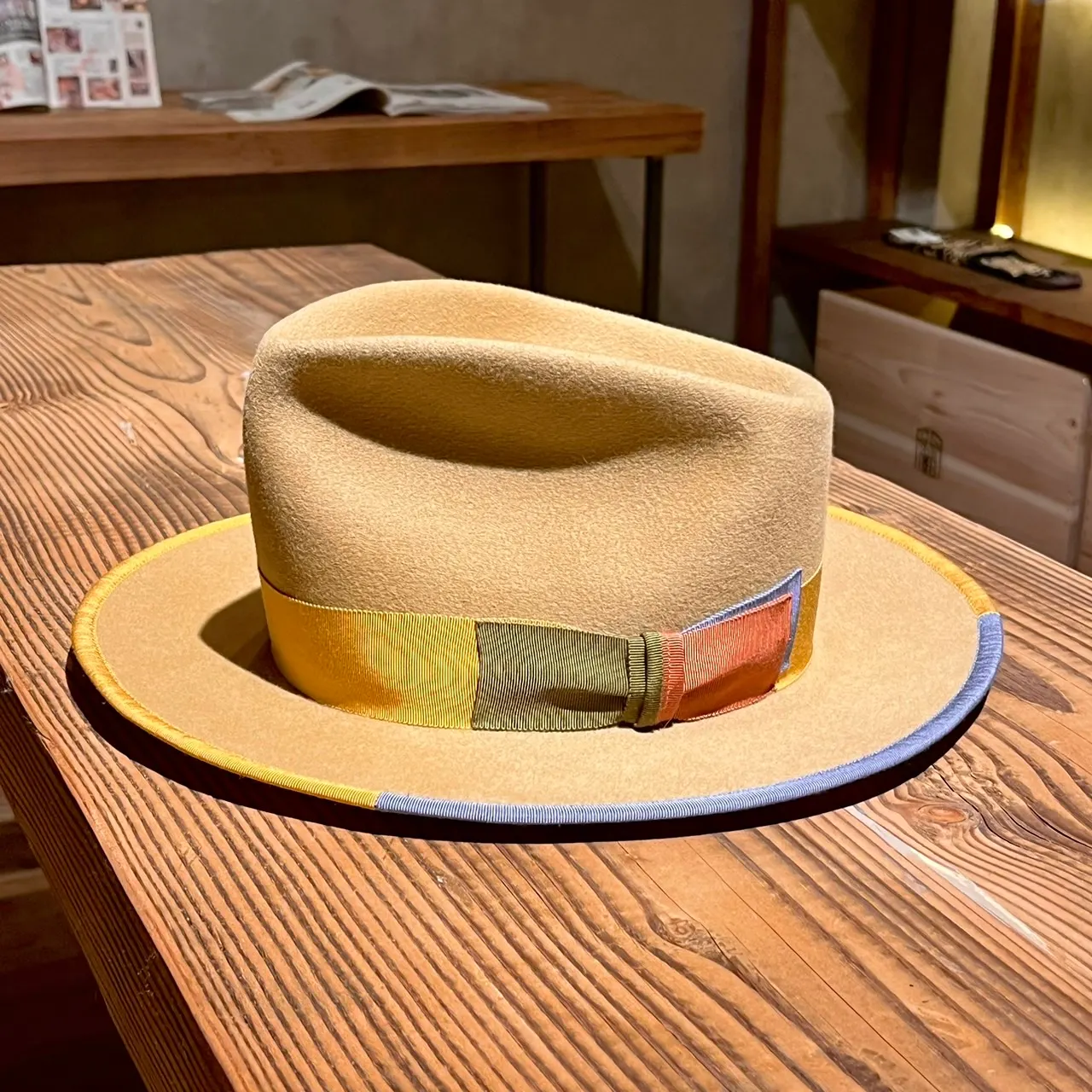 サンド色のフェルトのハット Crazy west canyon